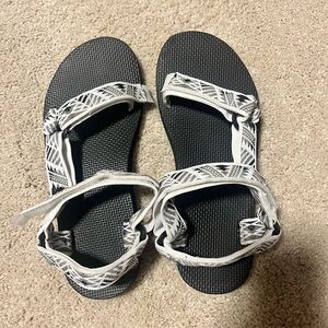 TEVA Women's Sport Sandals Black/White never worn size 9
